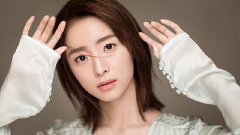 娜然霍启山婚礼同框举止亲密豪门贵公子疑谱新恋曲